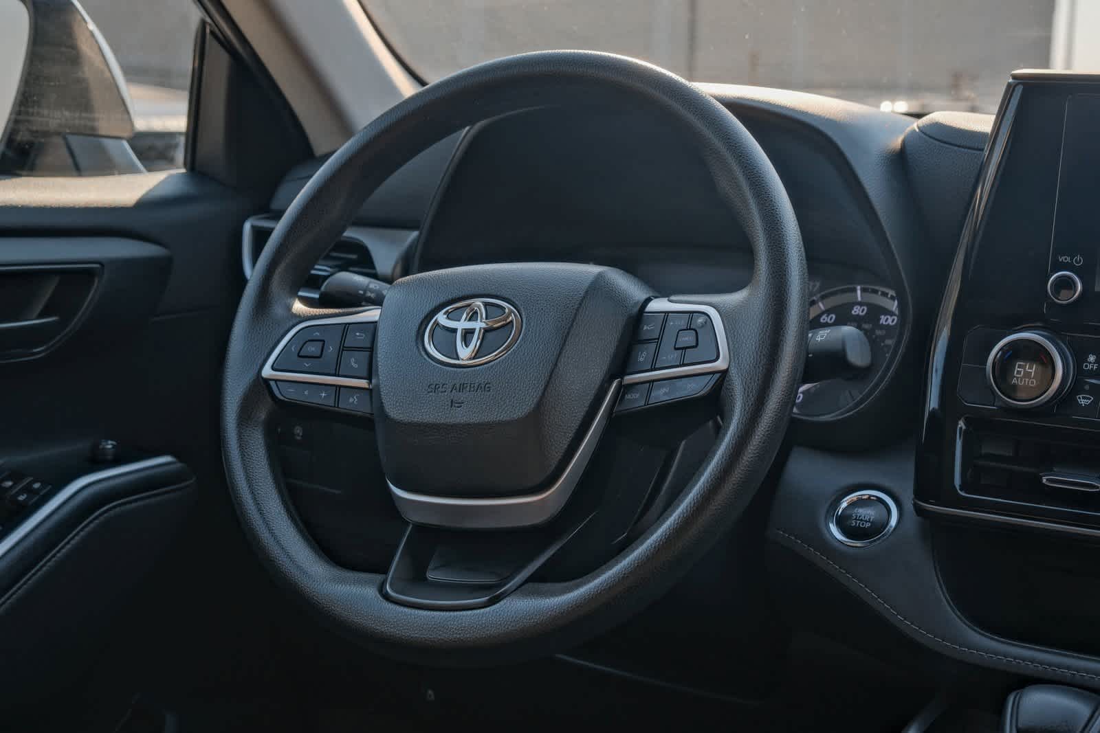 Thumbnail: 2023 Toyota Highlander - 16