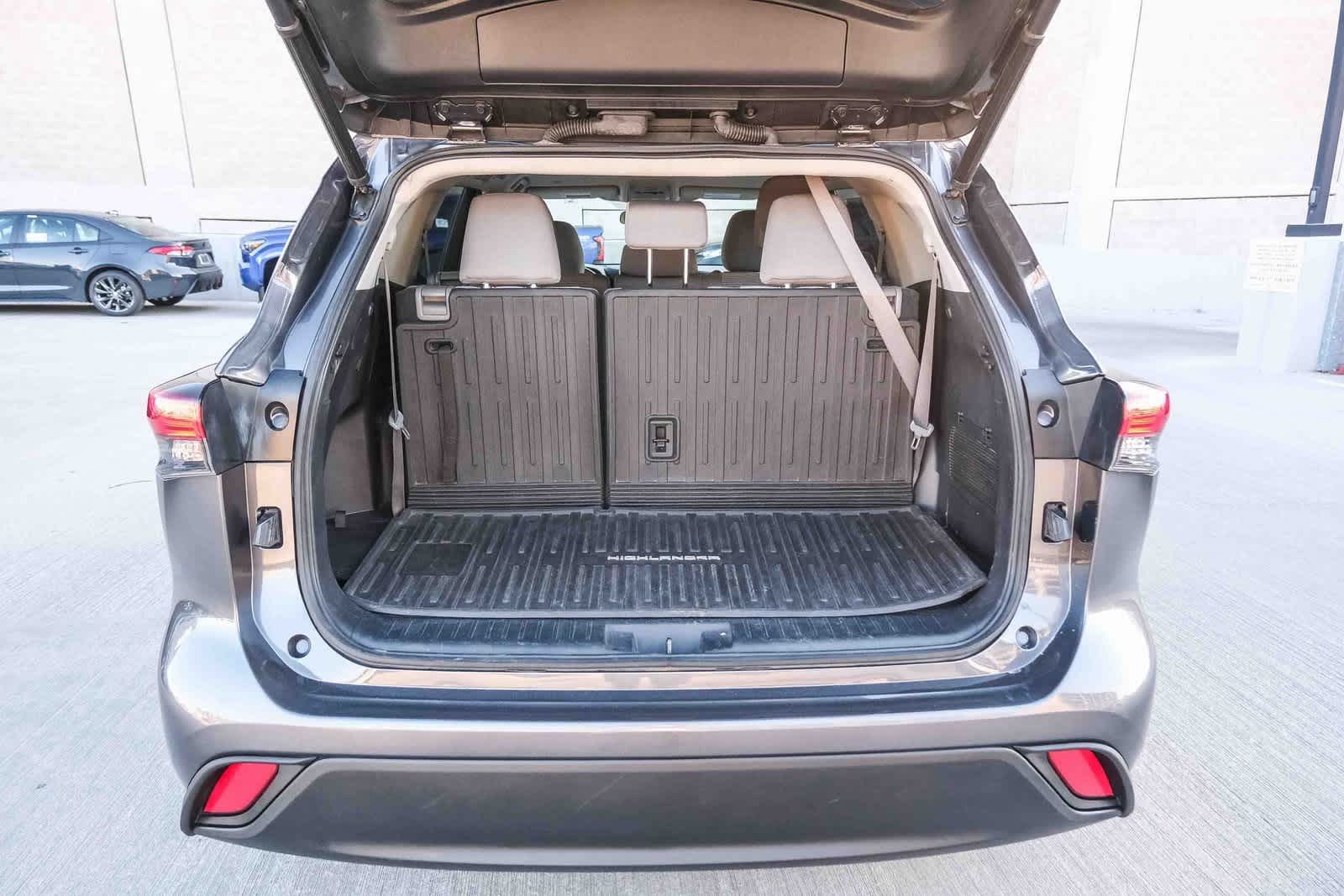 Thumbnail: 2022 Toyota Highlander - 26