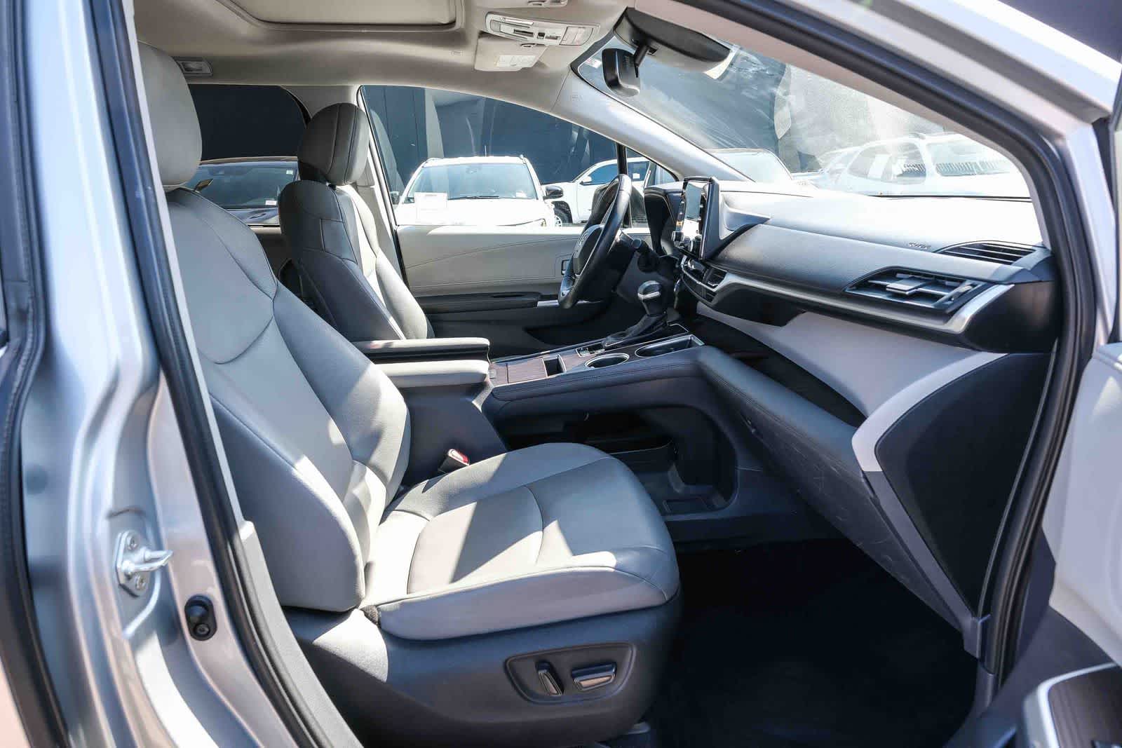 Thumbnail: 2023 Toyota Sienna - 16