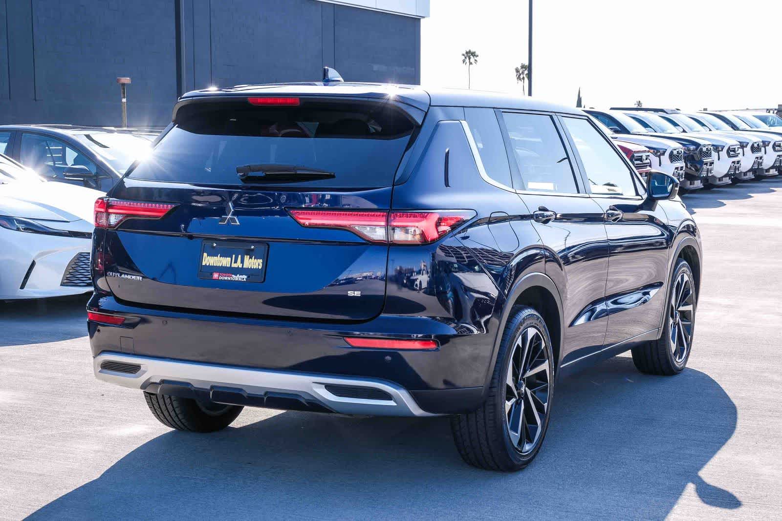 Thumbnail: 2024 Mitsubishi Outlander - 4