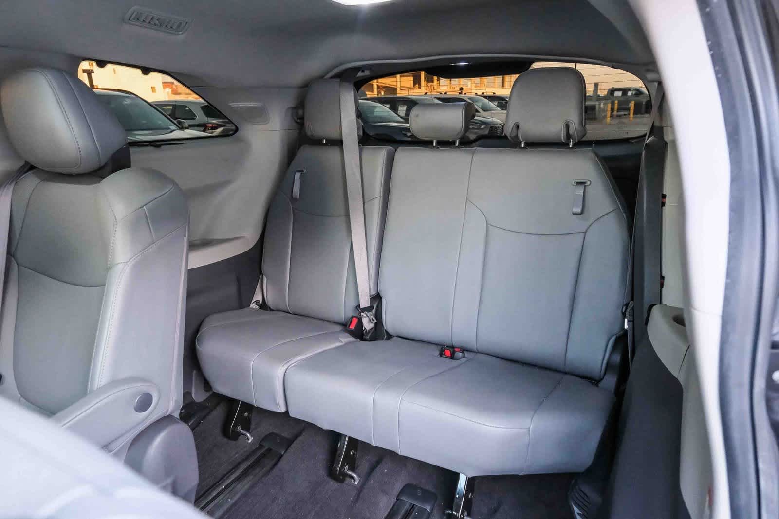 Thumbnail: 2021 Toyota Sienna - 20