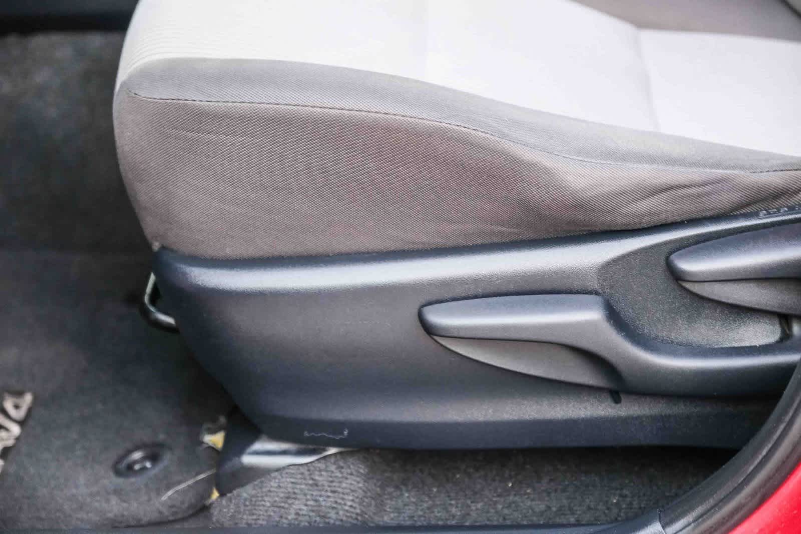 Thumbnail: 2015 Toyota RAV4 - 22