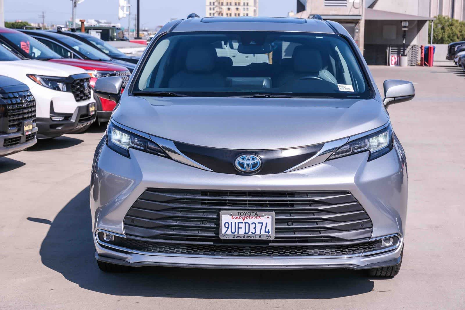 Thumbnail: 2023 Toyota Sienna - 2