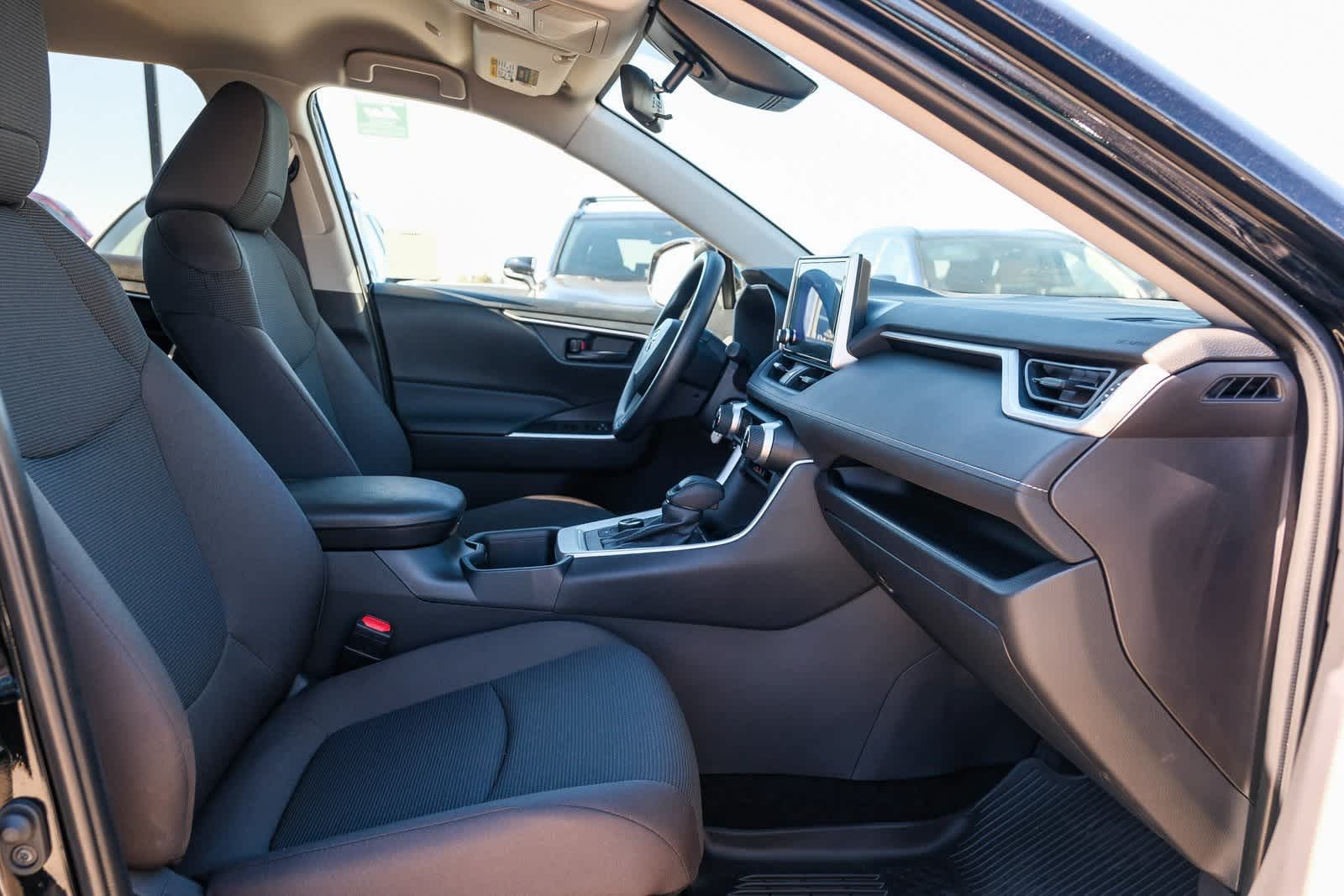 Thumbnail: 2025 Toyota RAV4 - 18