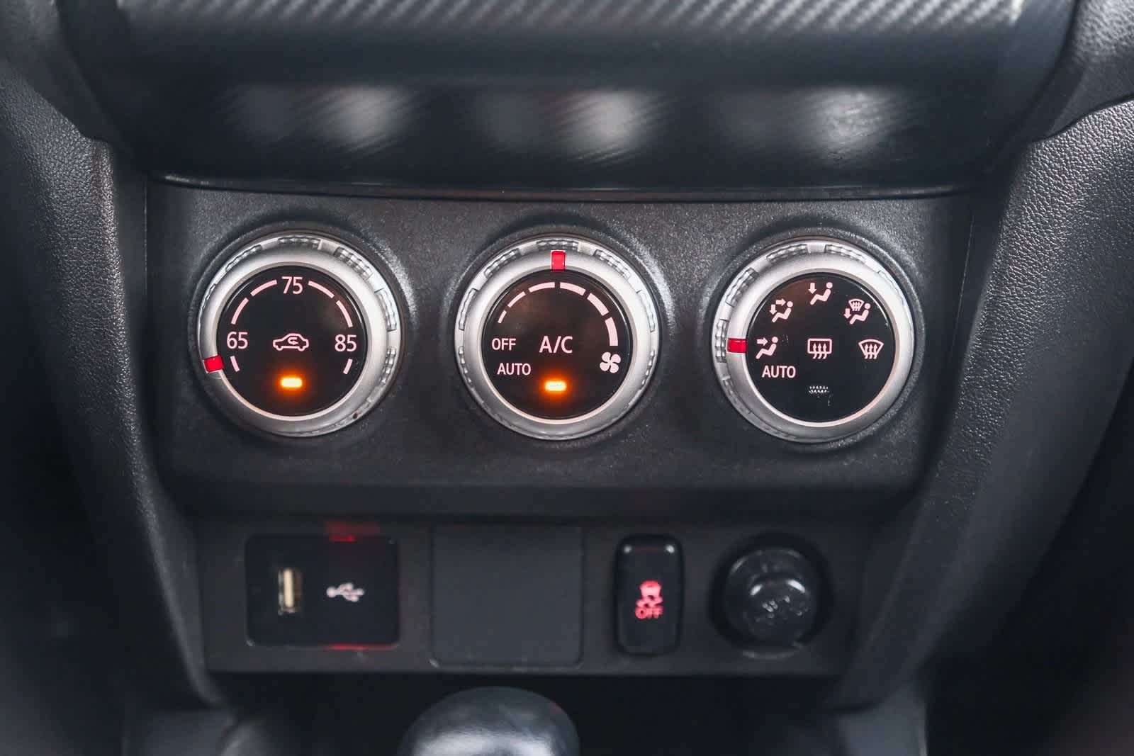 Thumbnail: 2023 Mitsubishi Outlander Sport - 17