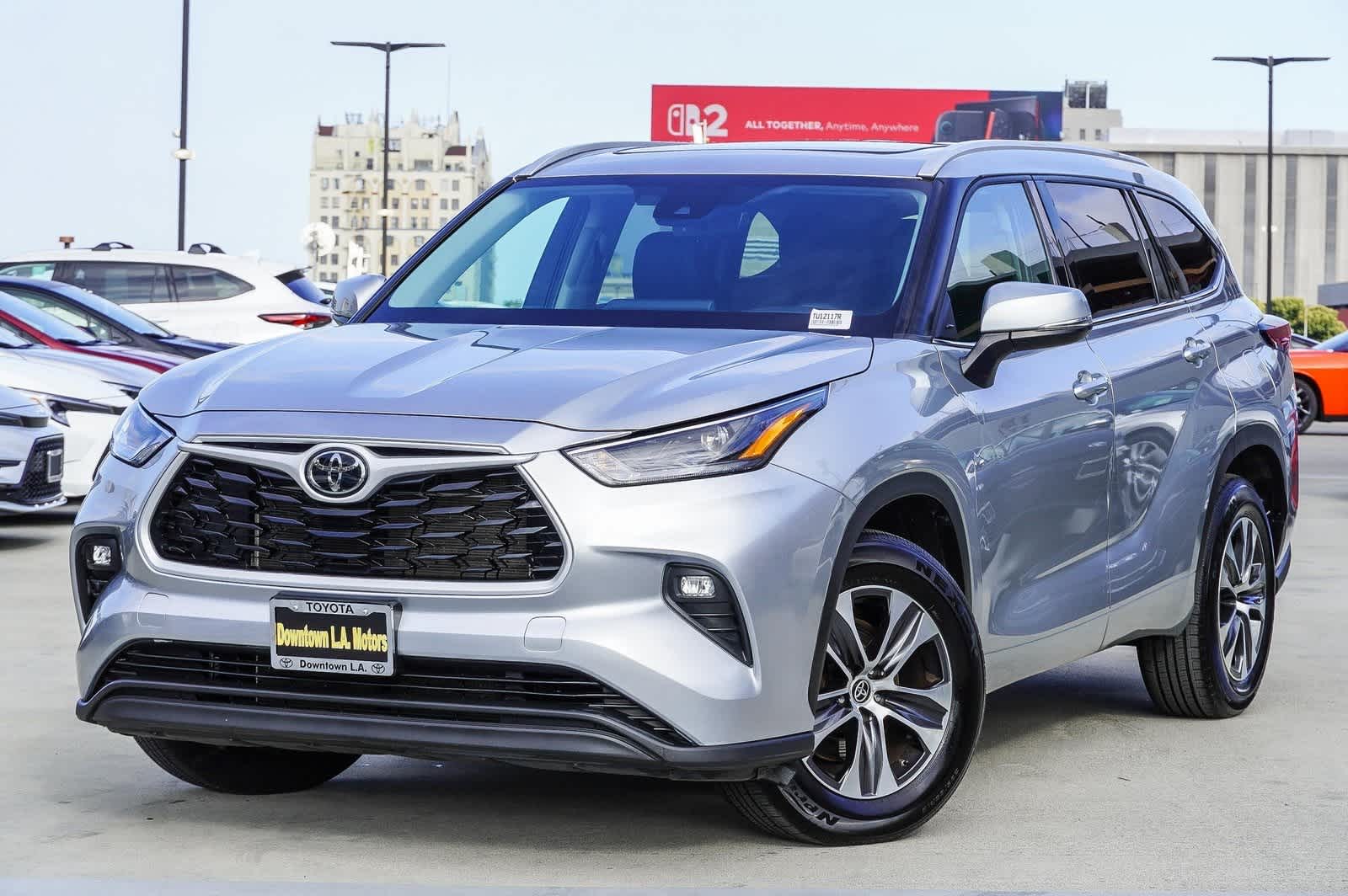 2022 Toyota Highlander XLE Hero Image