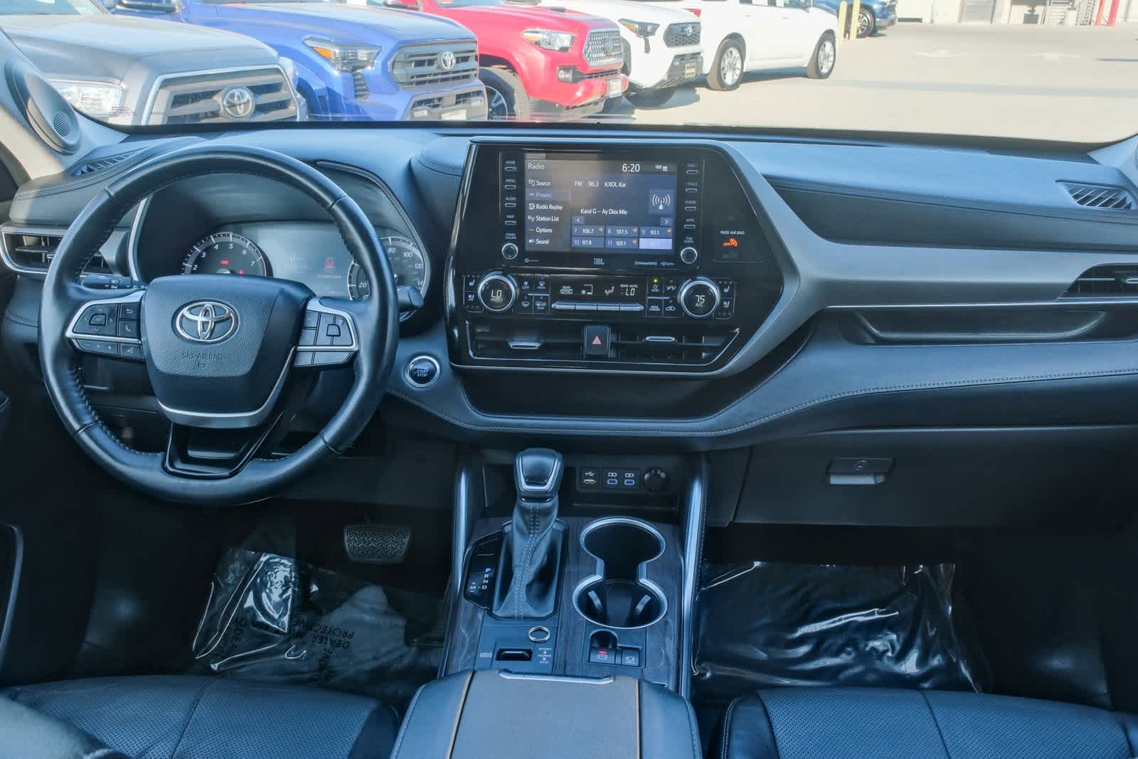 Thumbnail: 2022 Toyota Highlander - 12