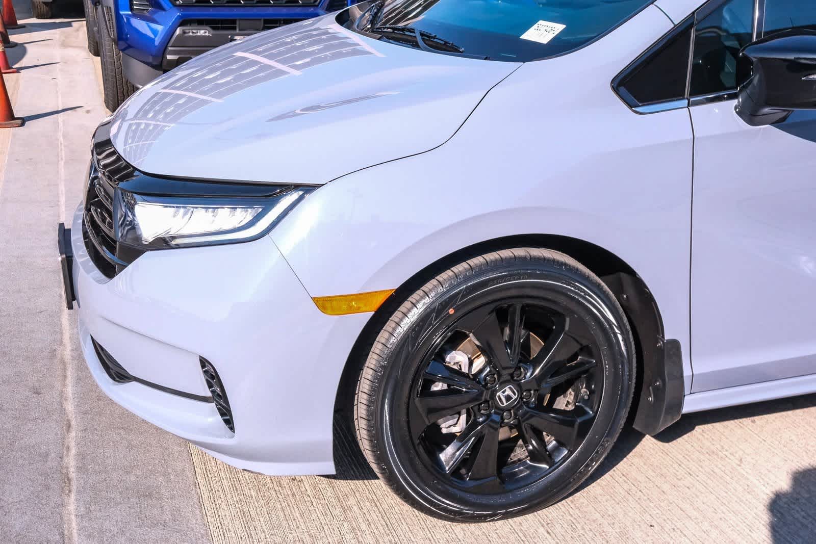 Thumbnail: 2023 Honda Odyssey - 12