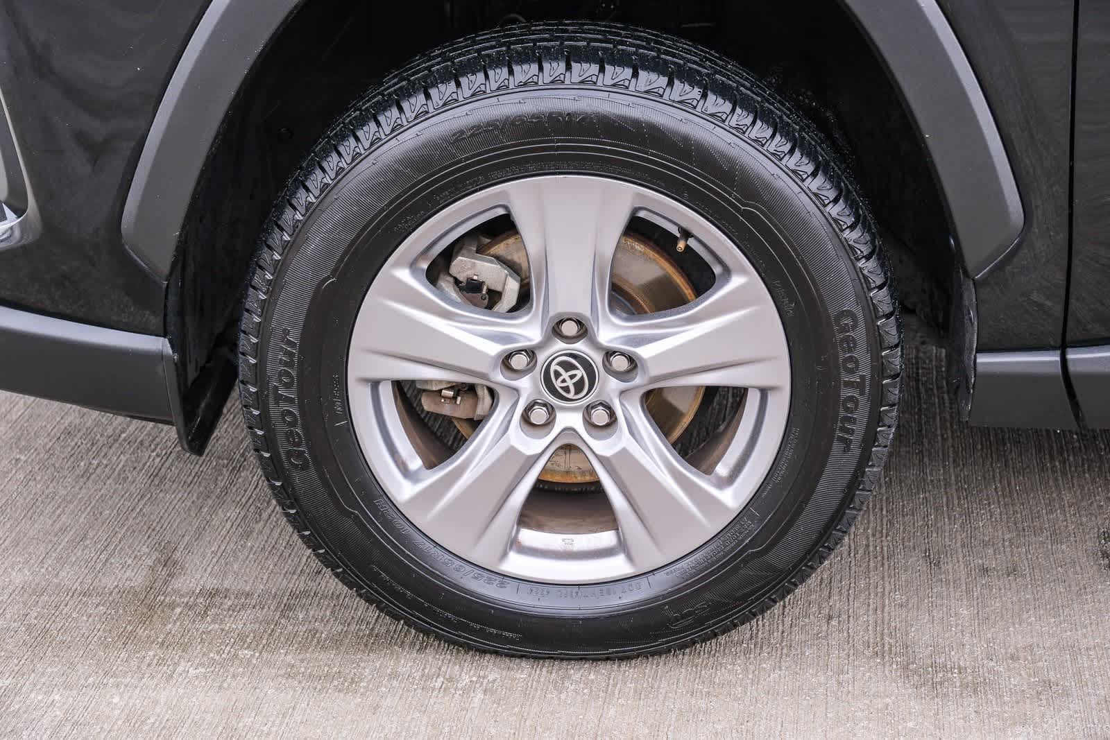 Thumbnail: 2022 Toyota RAV4 - 10