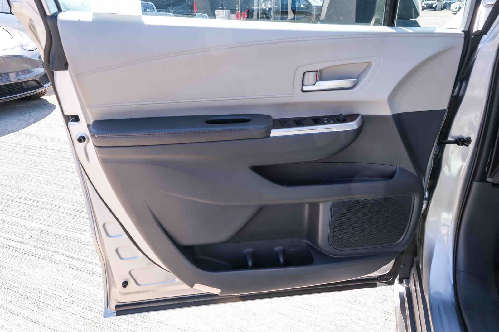 Thumbnail: 2023 Toyota Sienna - 20