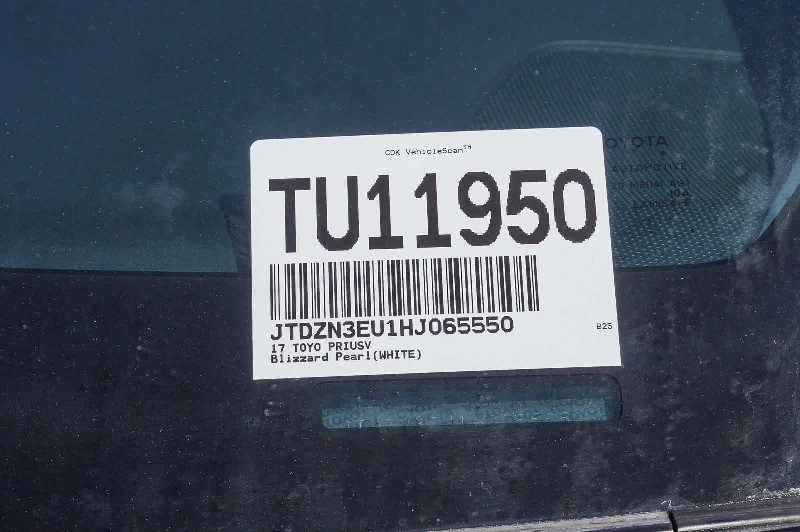 Thumbnail: 2017 Toyota Prius v - 27