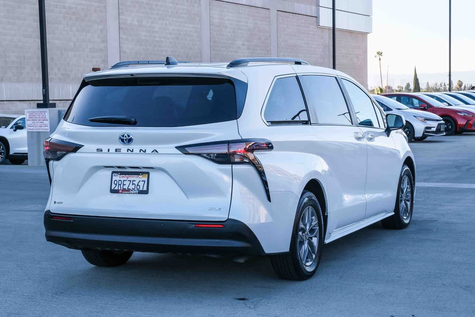 Thumbnail: 2025 Toyota Sienna - 4