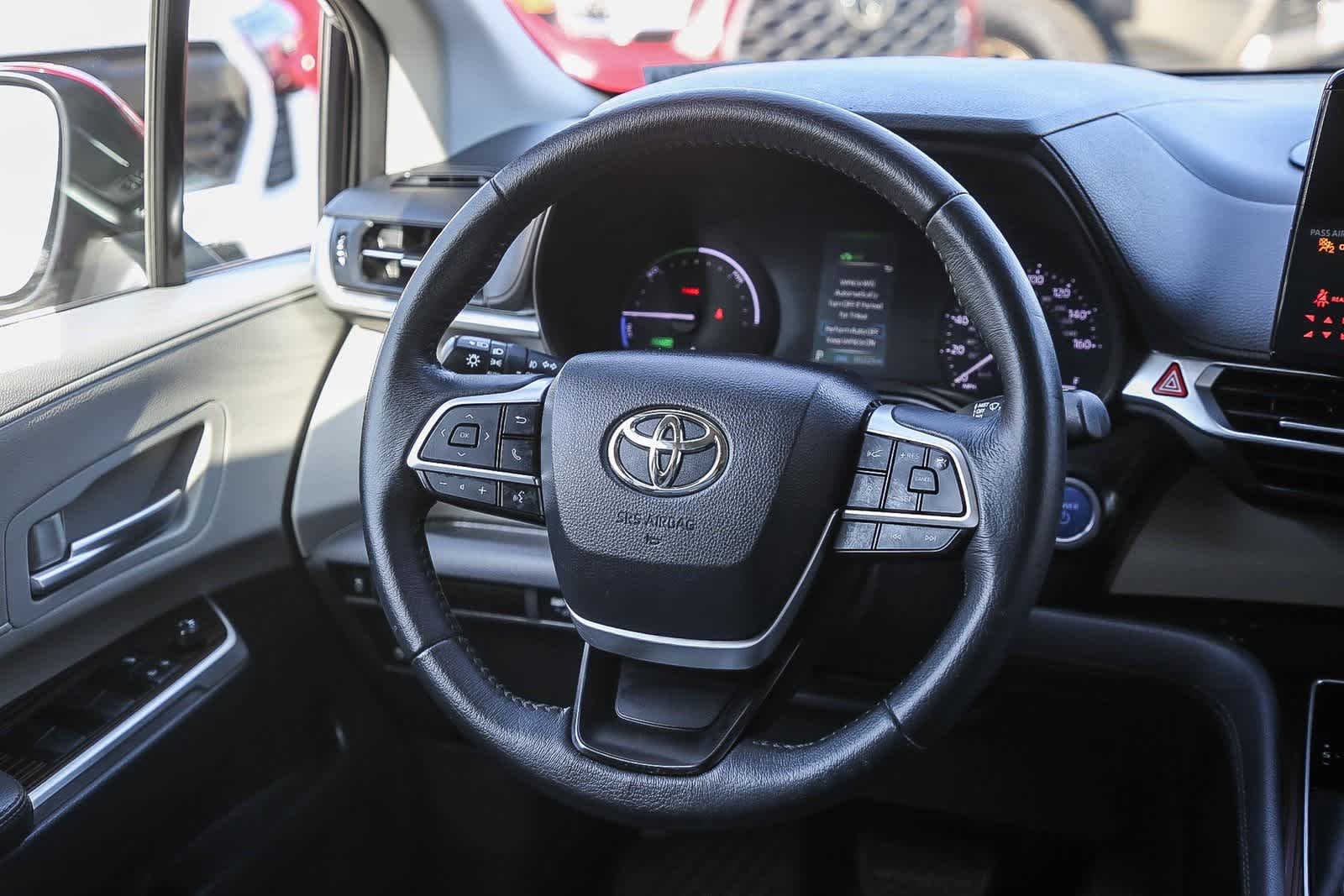 Thumbnail: 2021 Toyota Sienna - 16