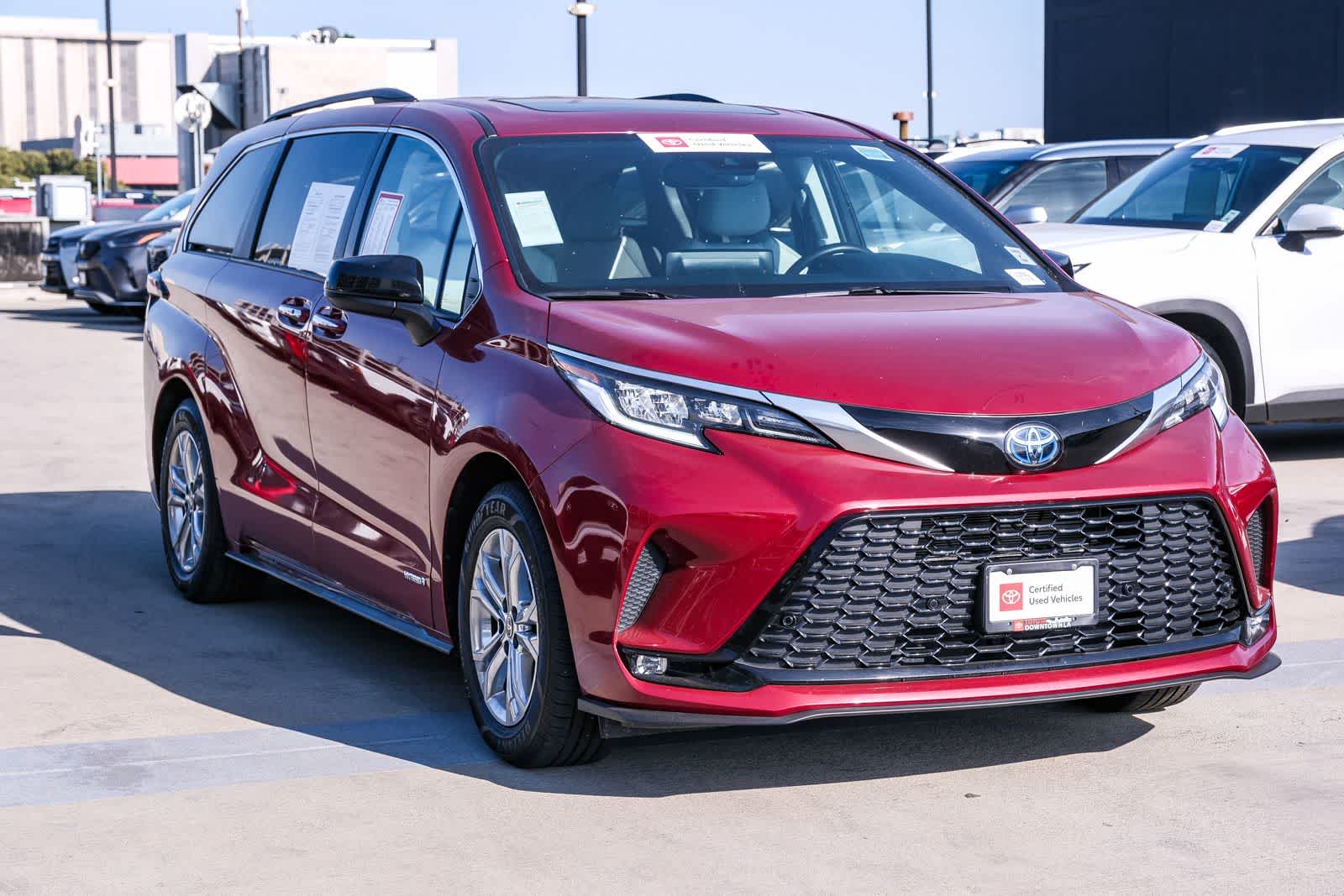 Thumbnail: 2021 Toyota Sienna - 3