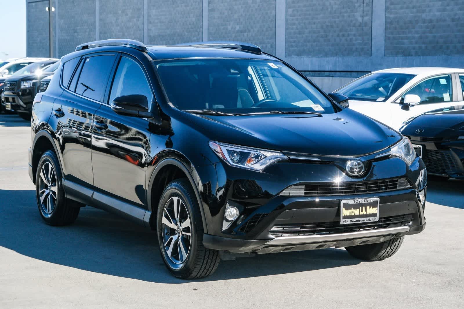 Thumbnail: 2017 Toyota RAV4 - 3