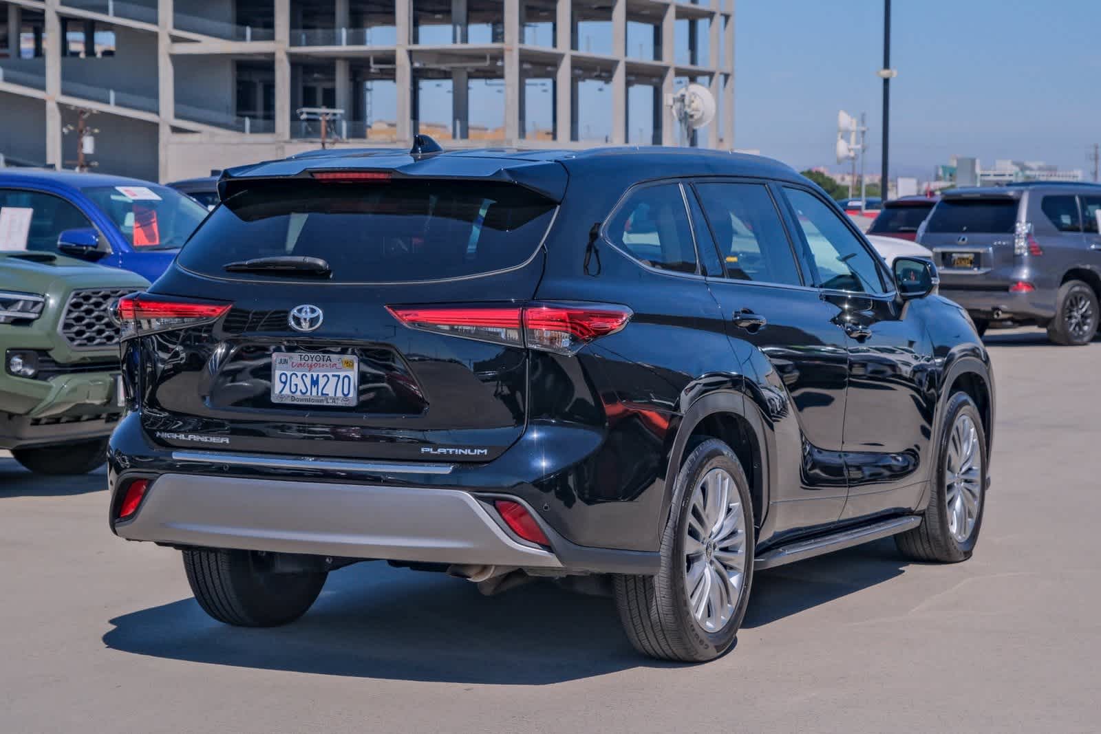 Thumbnail: 2023 Toyota Highlander - 4