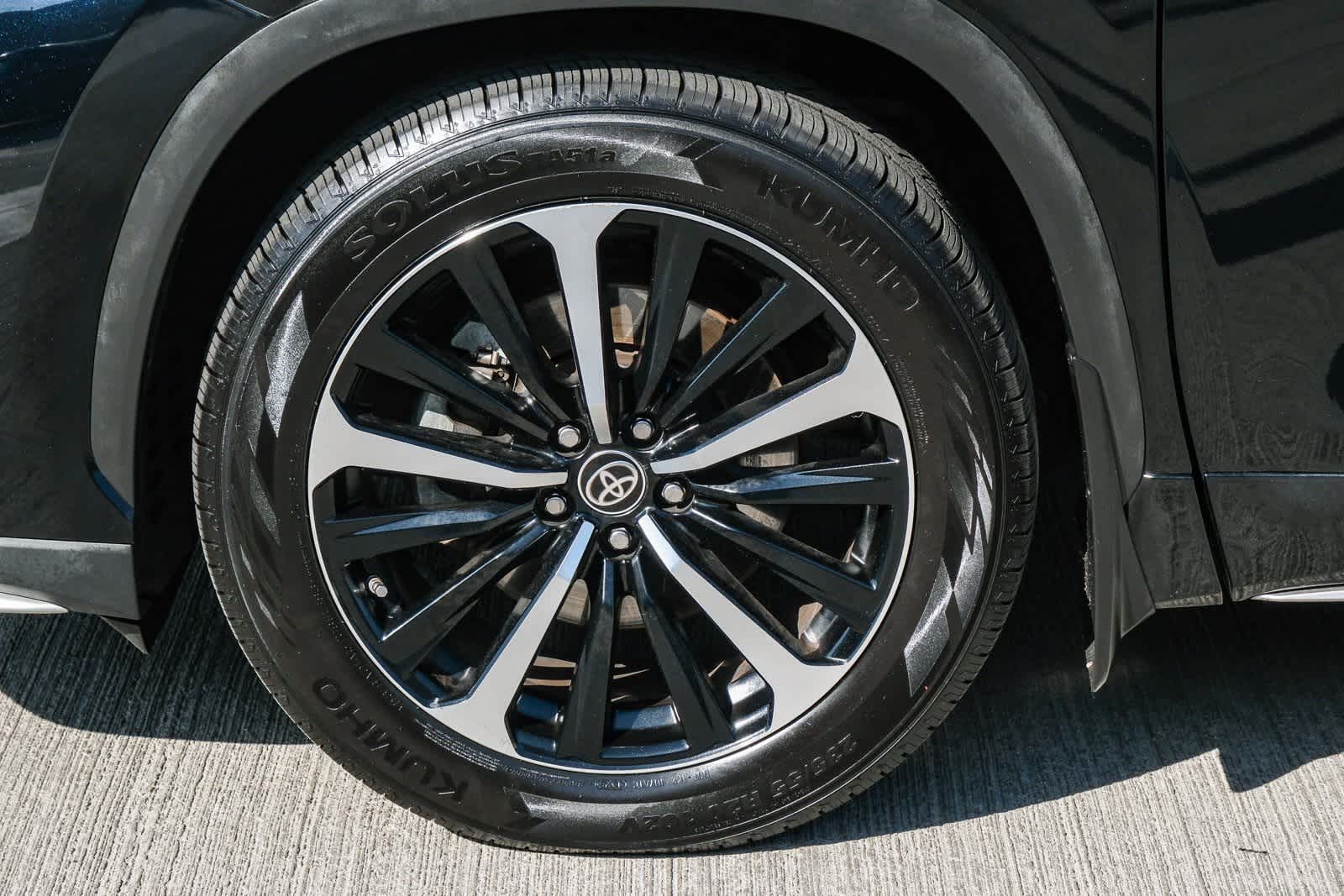 Thumbnail: 2021 Toyota Highlander - 10