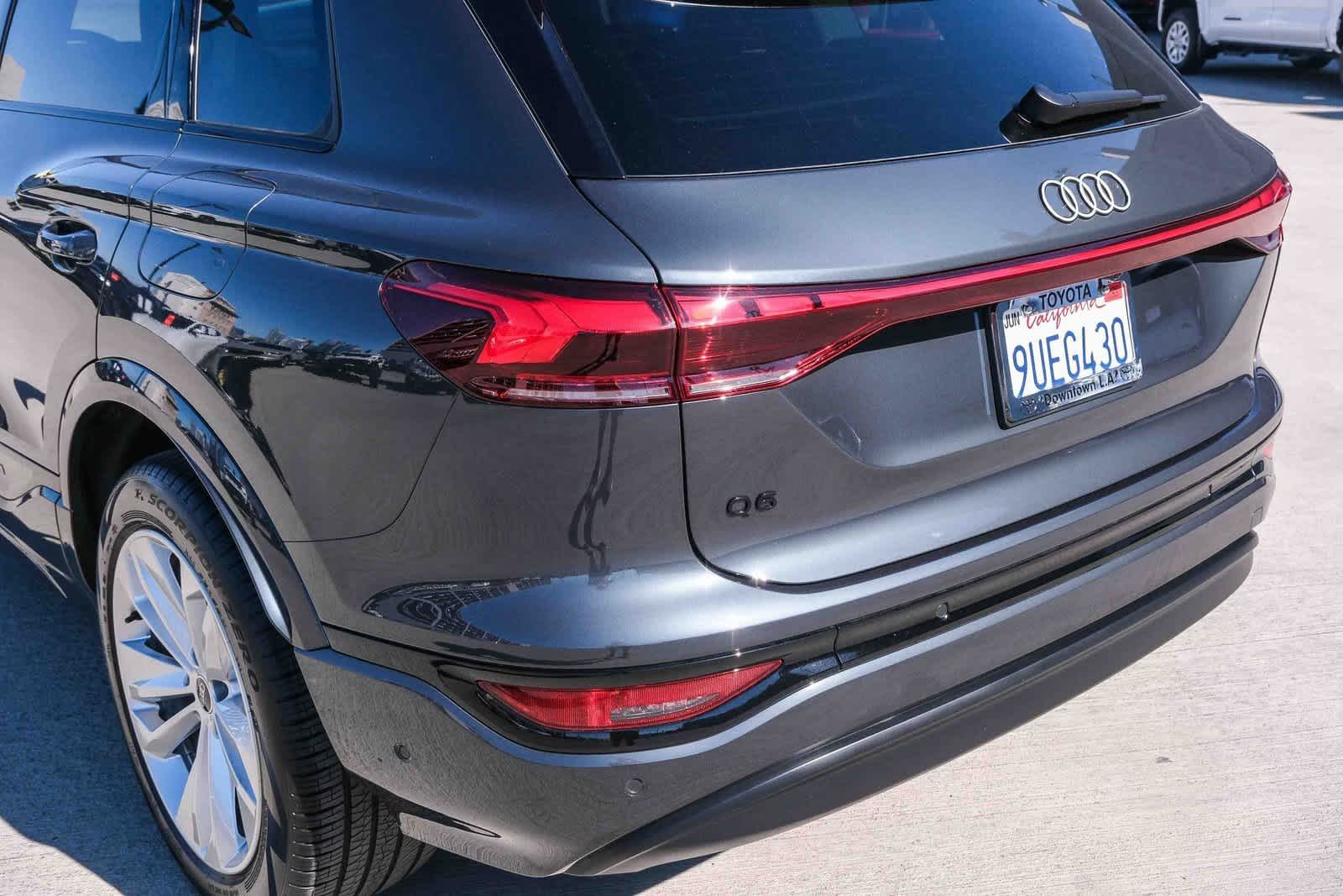 Thumbnail: 2025 Audi Q6 e-tron - 8