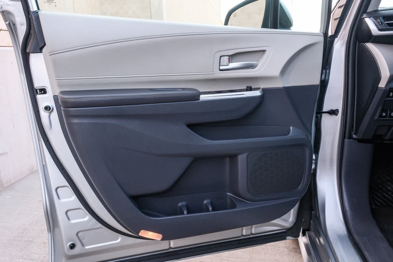 Thumbnail: 2022 Toyota Sienna - 23