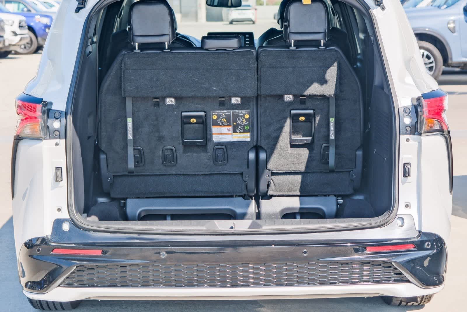 Thumbnail: 2023 Toyota Sienna - 25