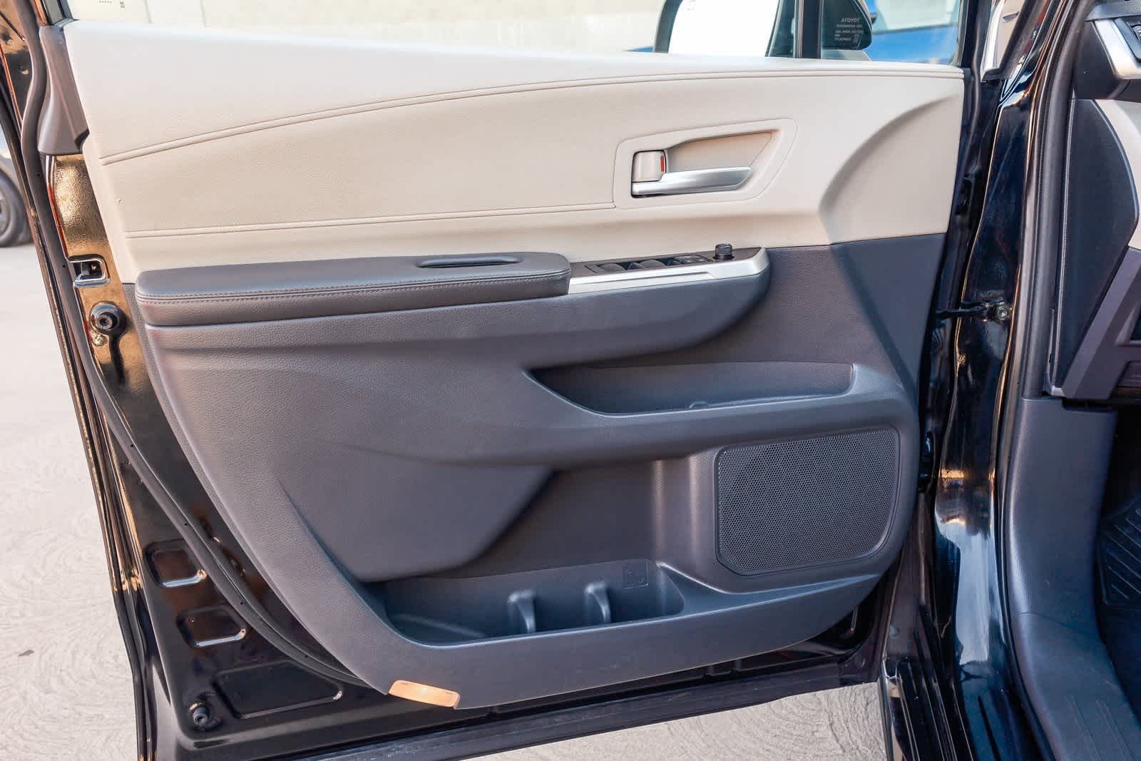 Thumbnail: 2021 Toyota Sienna - 22