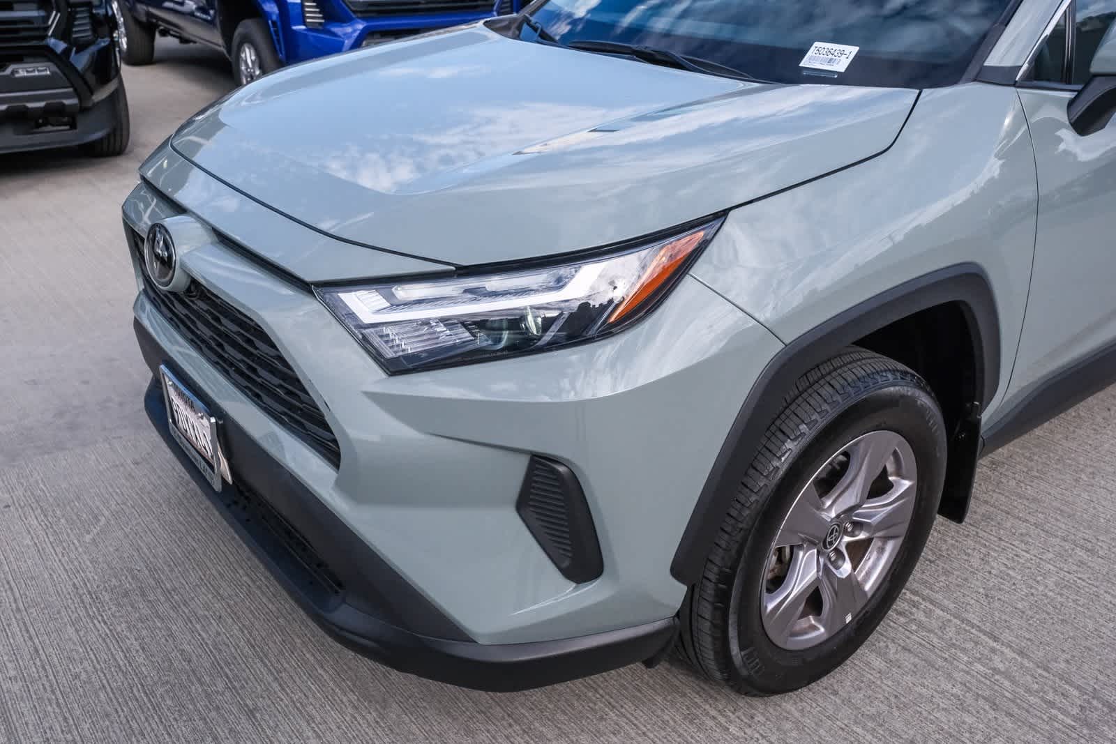 Thumbnail: 2022 Toyota RAV4 - 12