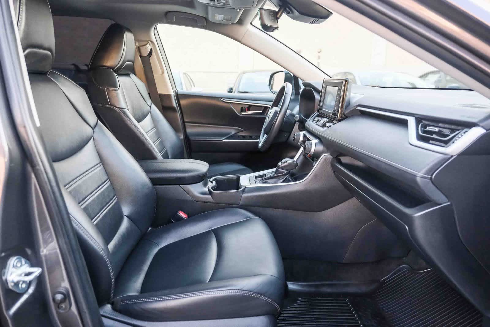 Thumbnail: 2022 Toyota RAV4 - 18