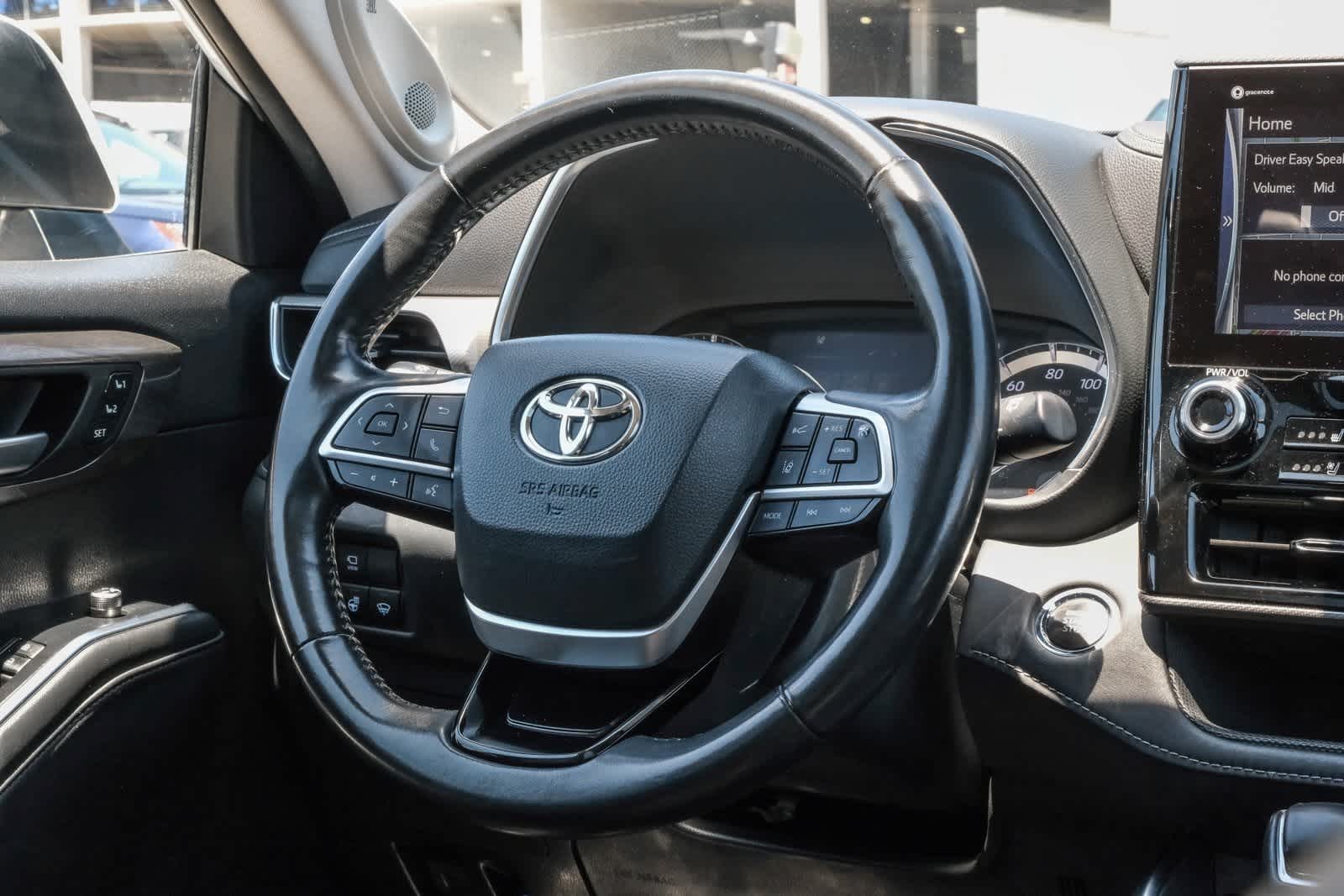 Thumbnail: 2022 Toyota Highlander - 16