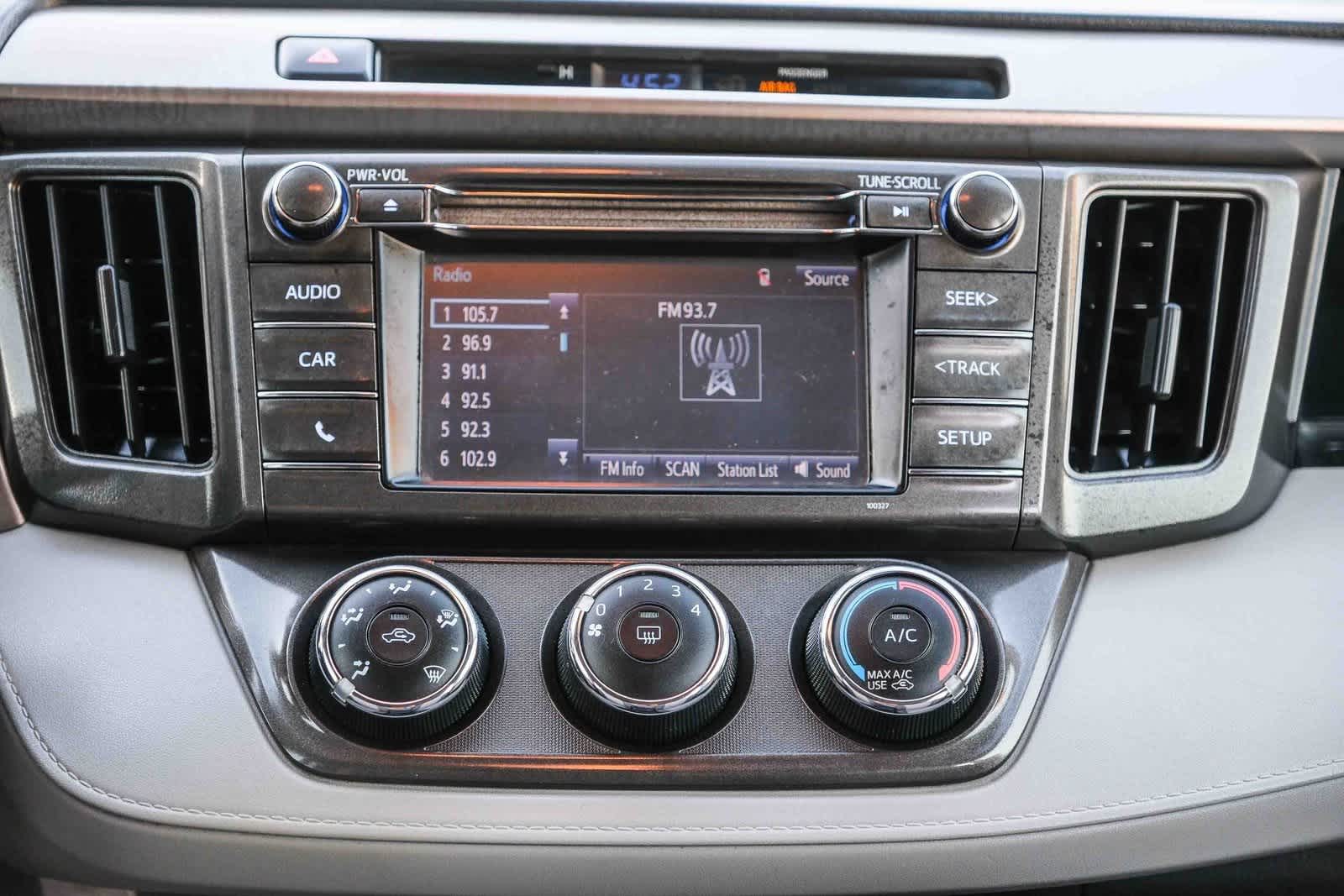 Thumbnail: 2015 Toyota RAV4 - 14