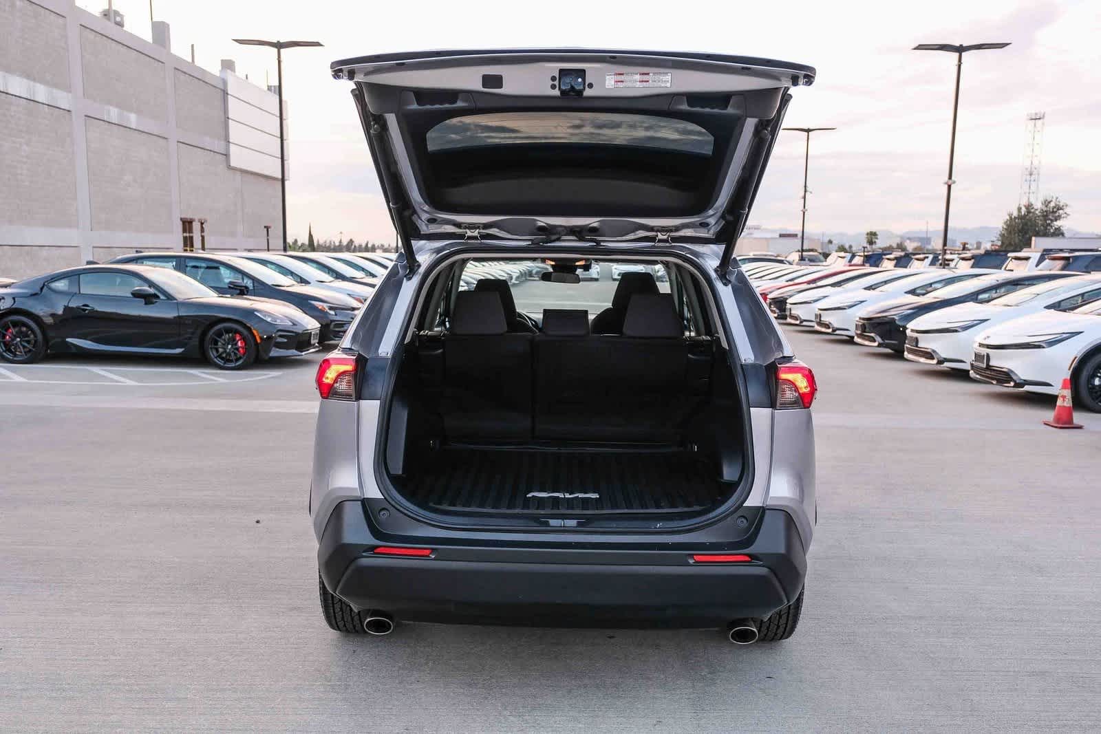 Thumbnail: 2021 Toyota RAV4 - 27