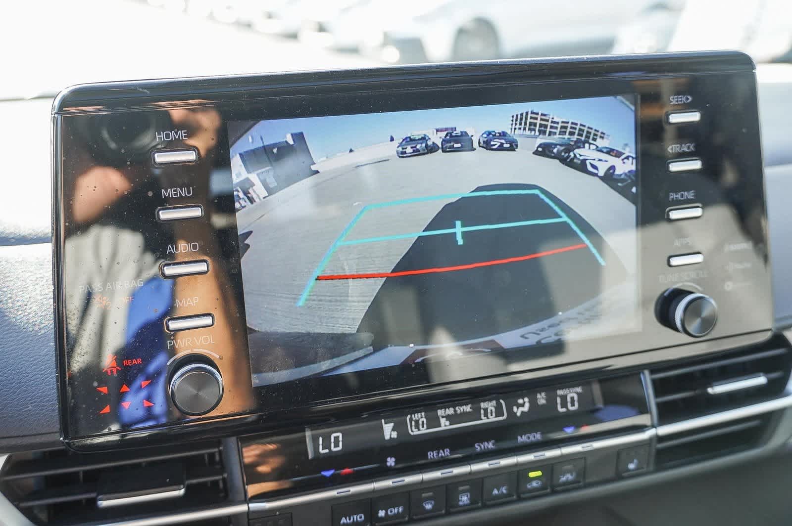 2023 Toyota Sienna XLE 27