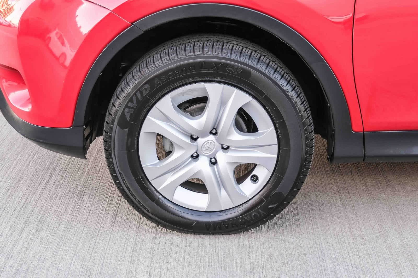 Thumbnail: 2015 Toyota RAV4 - 10