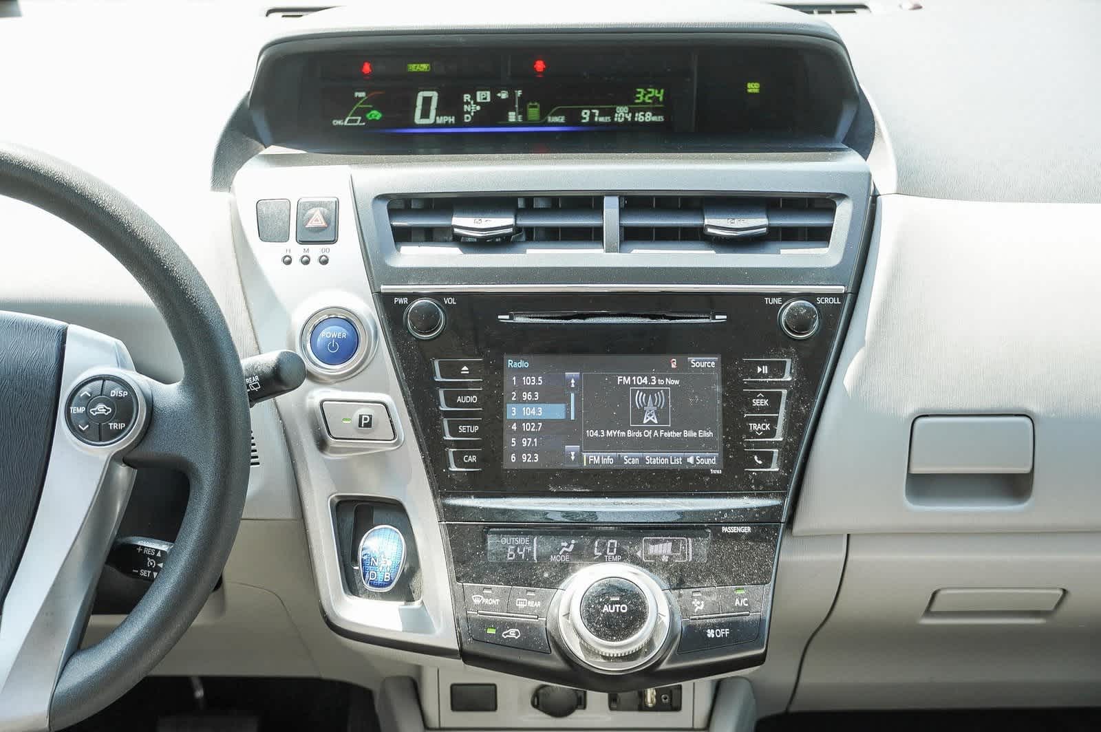 Thumbnail: 2017 Toyota Prius v - 14
