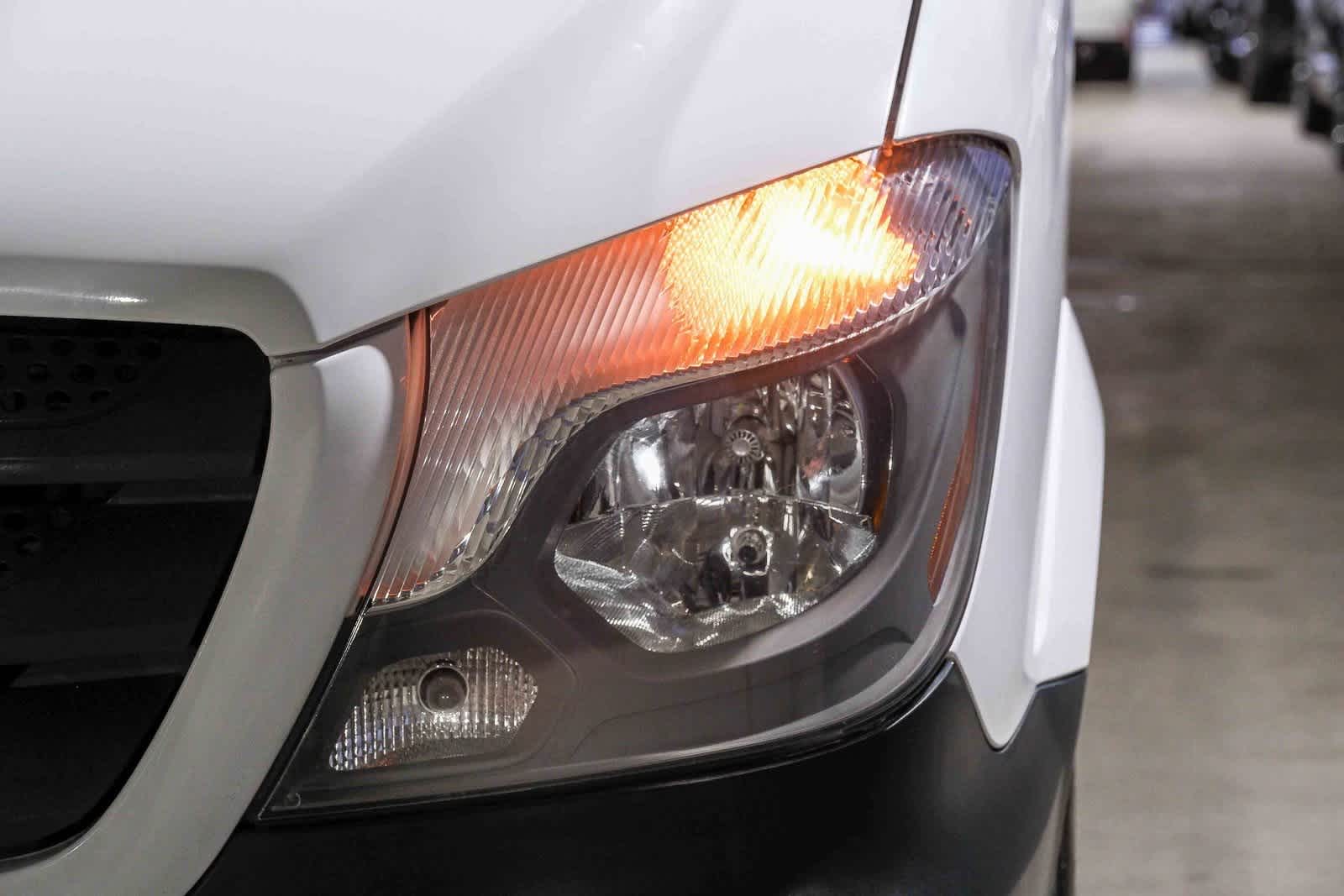 Thumbnail: 2016 Mercedes-Benz Sprinter - 11