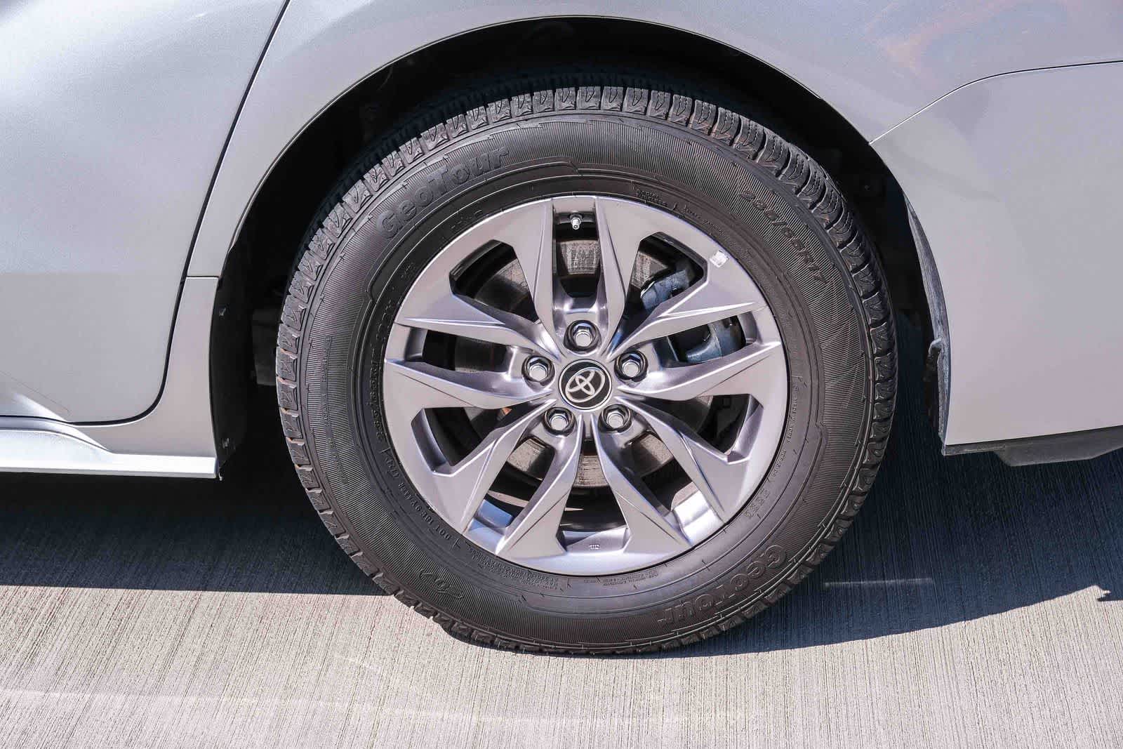 Thumbnail: 2023 Toyota Sienna - 9