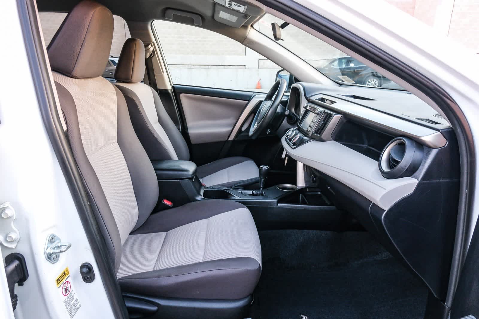 Thumbnail: 2015 Toyota RAV4 - 18