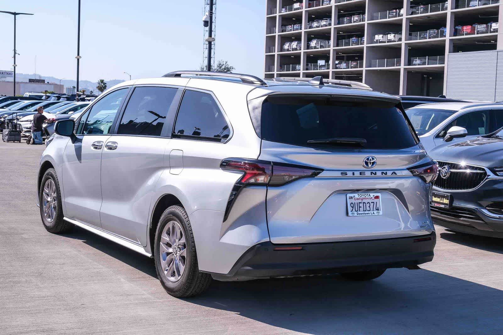Thumbnail: 2023 Toyota Sienna - 6