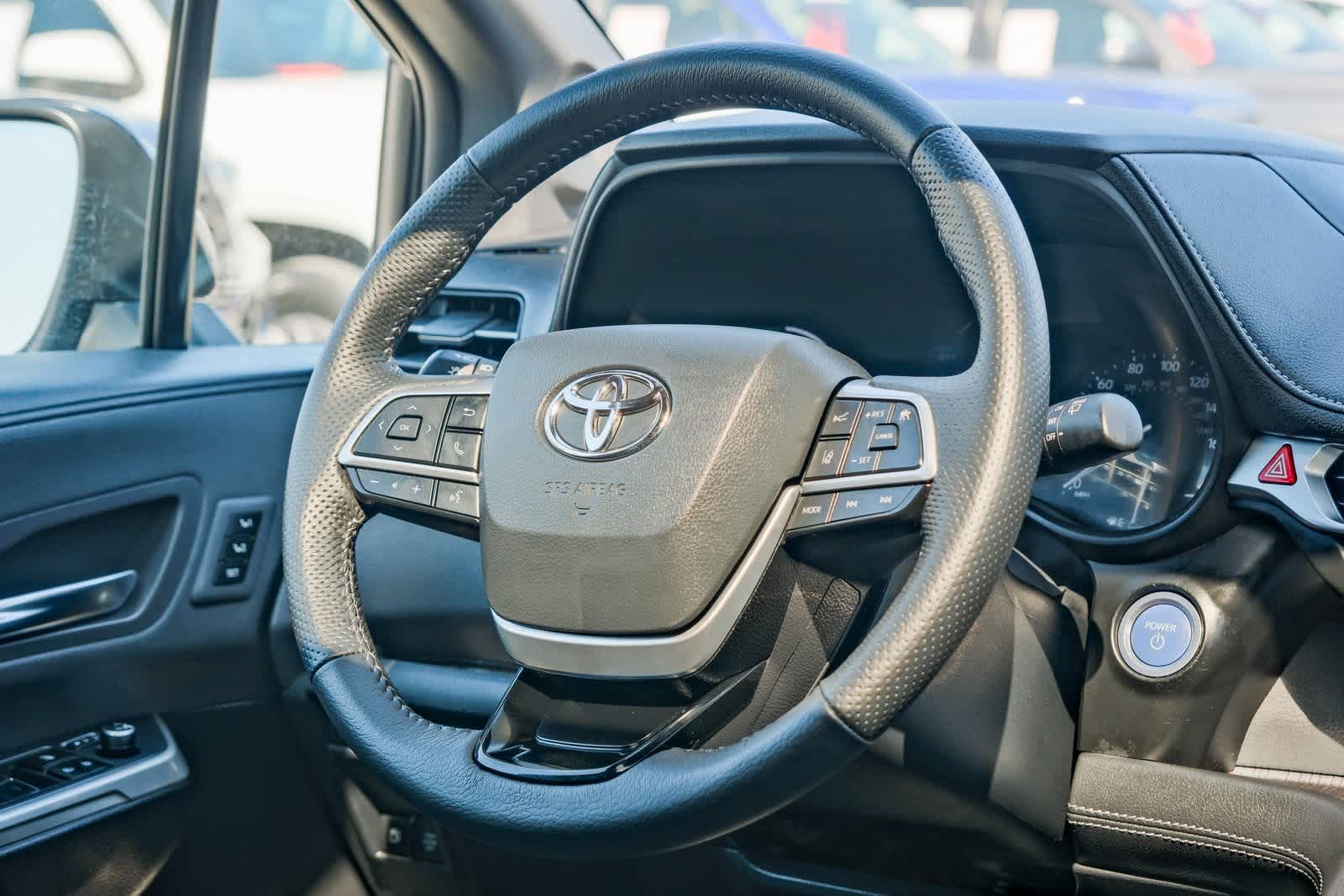 Thumbnail: 2023 Toyota Sienna - 14