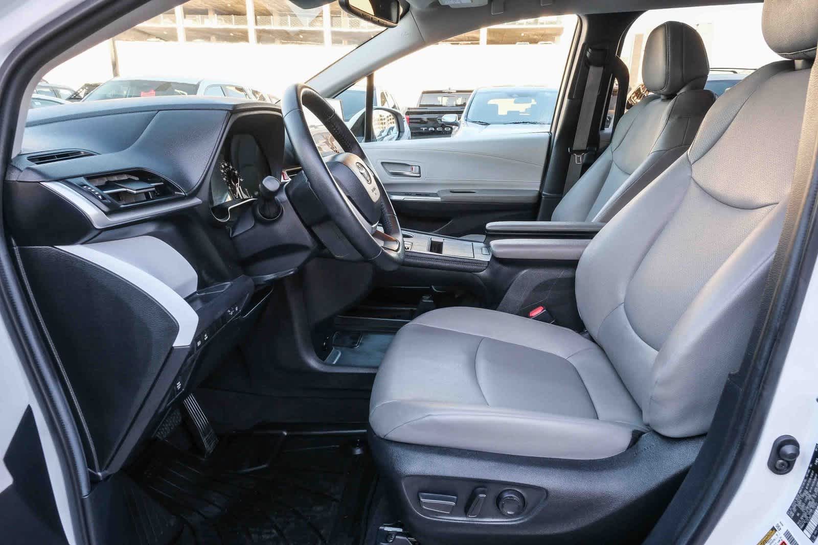 Thumbnail: 2025 Toyota Sienna - 21