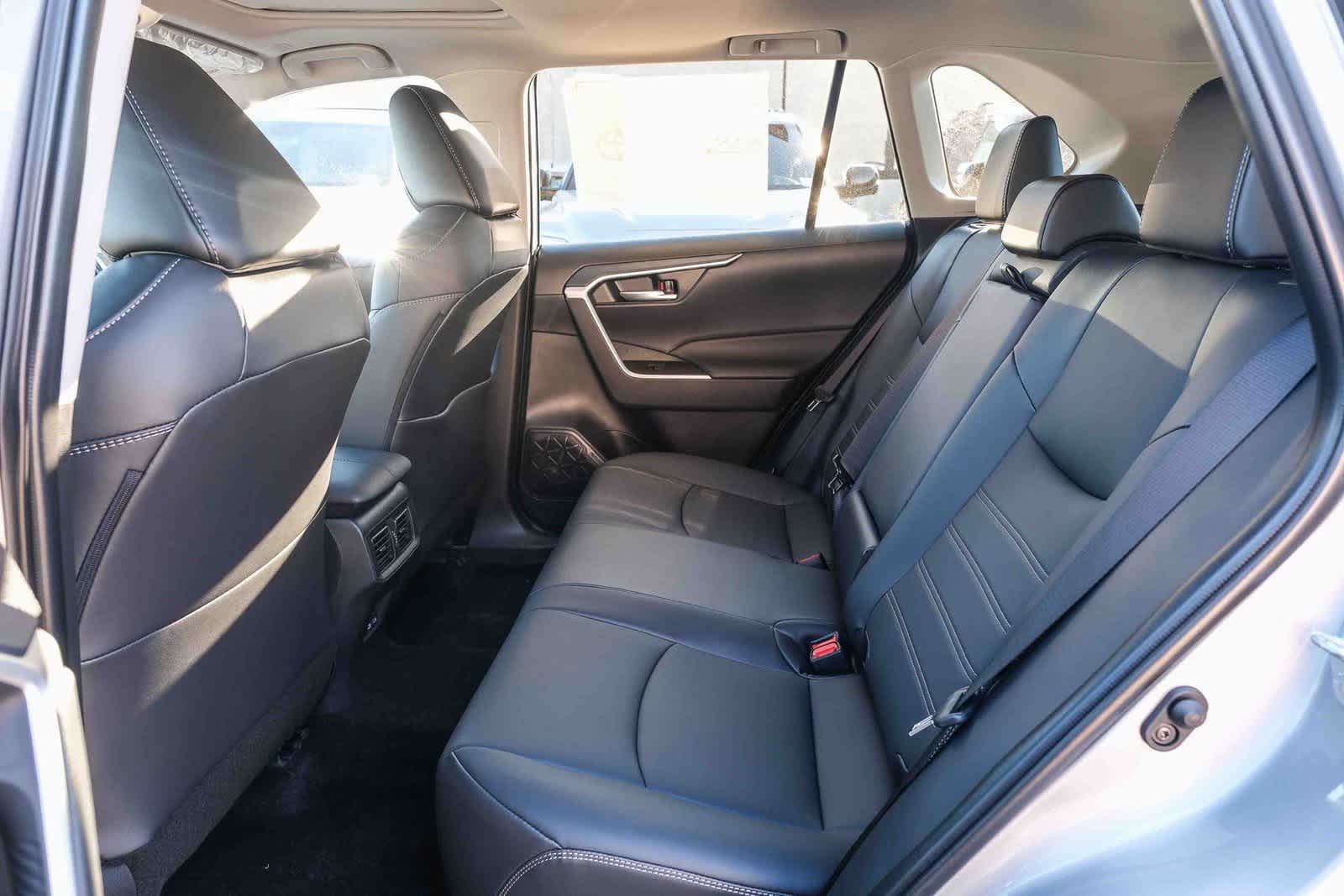 Thumbnail: 2025 Toyota RAV4 - 19