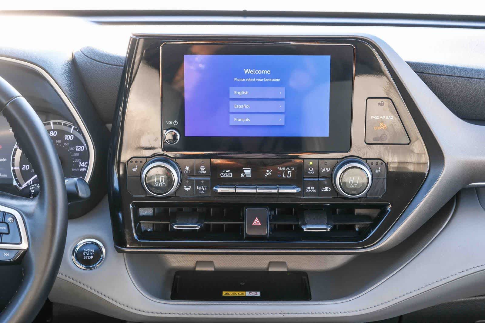 Thumbnail: 2023 Toyota Highlander - 14