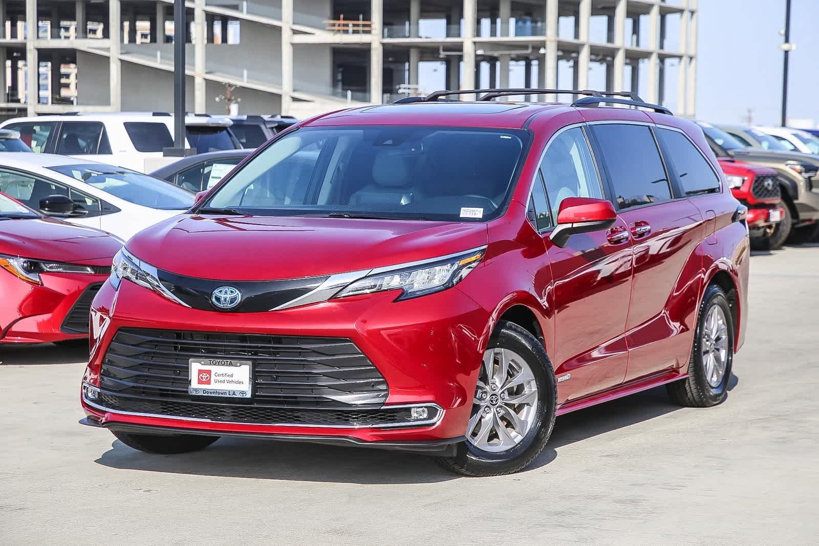 Thumbnail: 2021 Toyota Sienna - 1