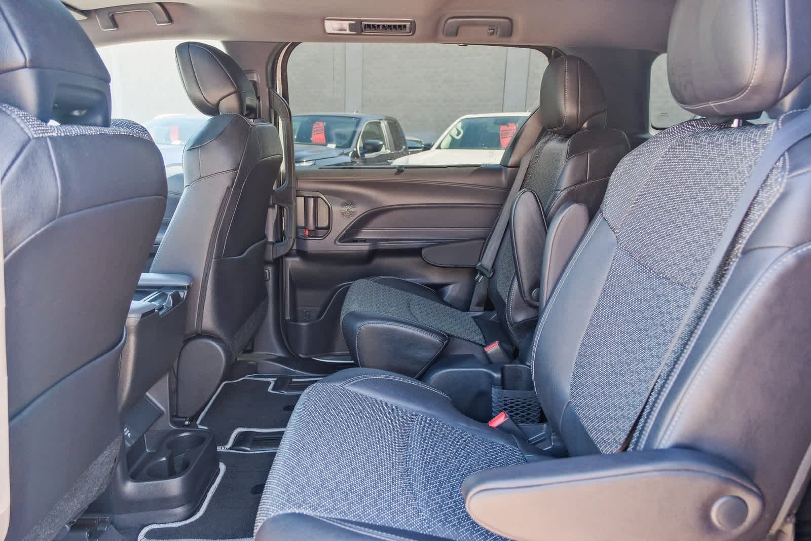 Thumbnail: 2023 Toyota Sienna - 17