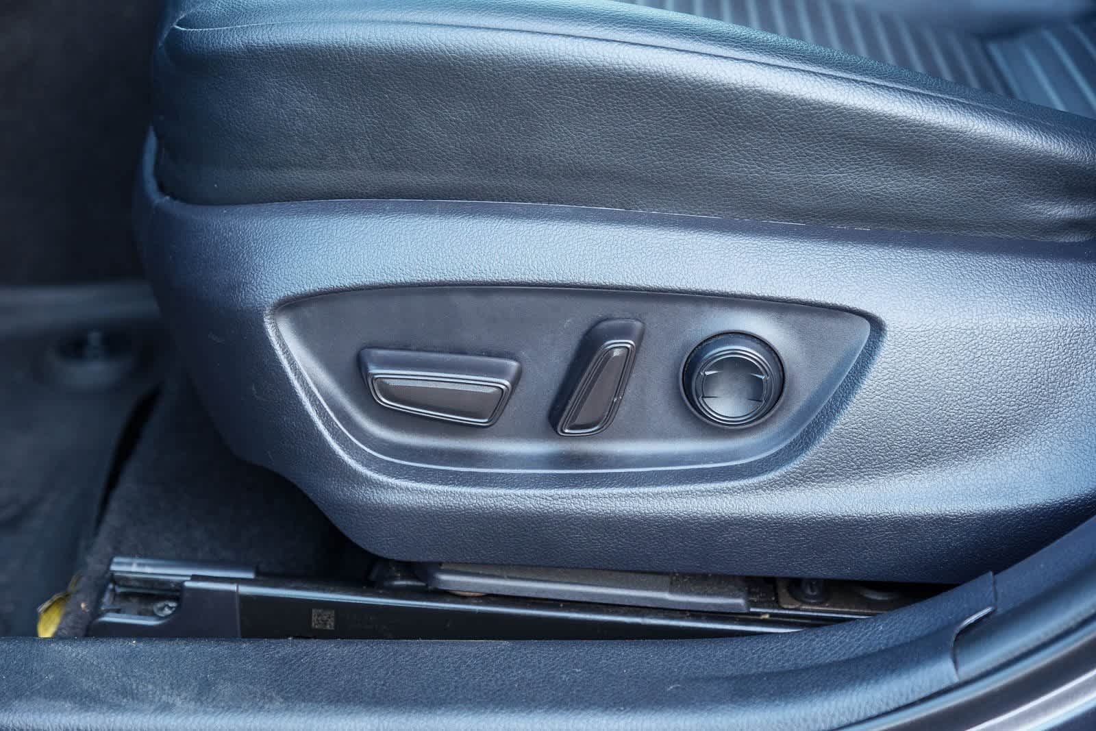 Thumbnail: 2019 Toyota Camry - 24