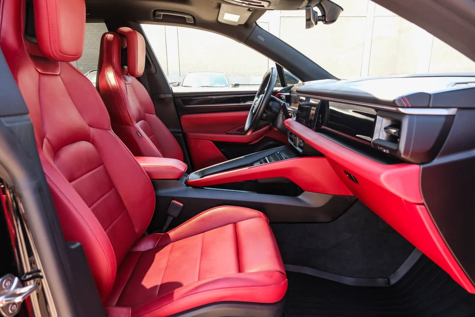 Thumbnail: 2024 Porsche Macan - 16