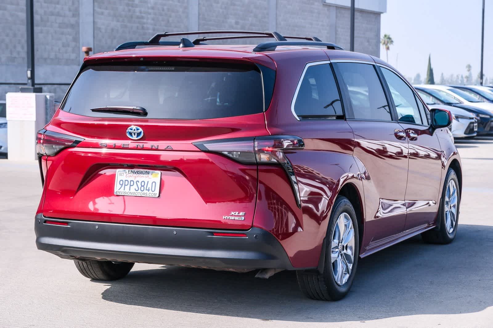 Thumbnail: 2024 Toyota Sienna - 4