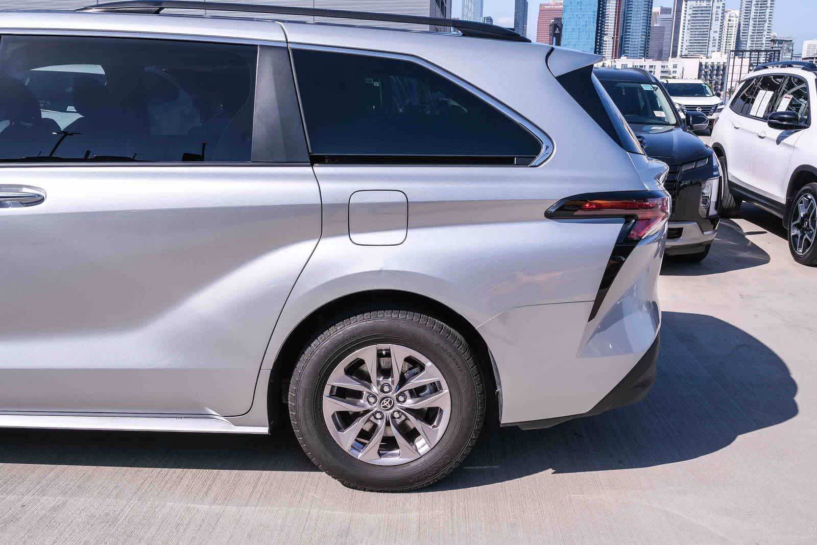 Thumbnail: 2023 Toyota Sienna - 8