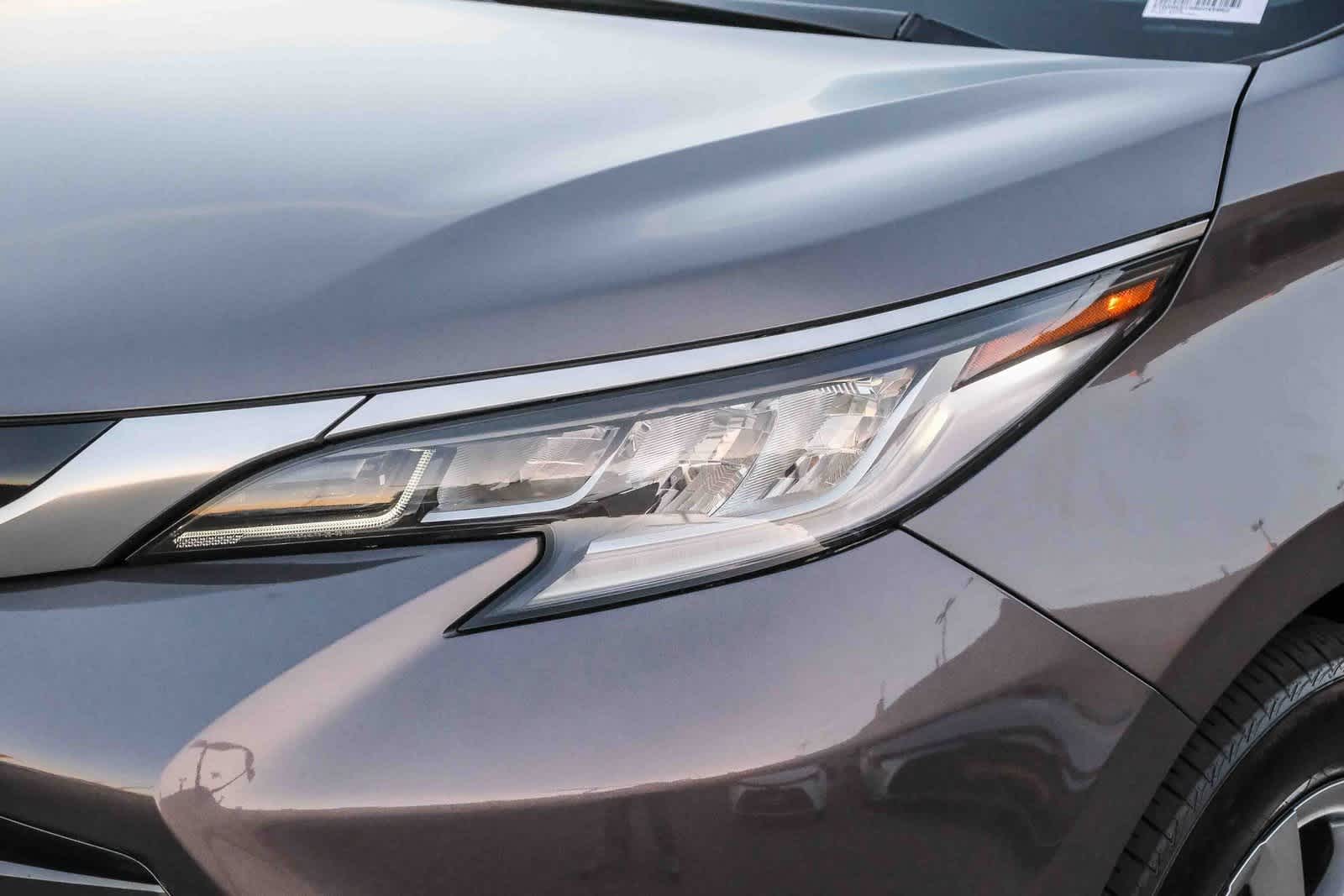 Thumbnail: 2021 Toyota Sienna - 11