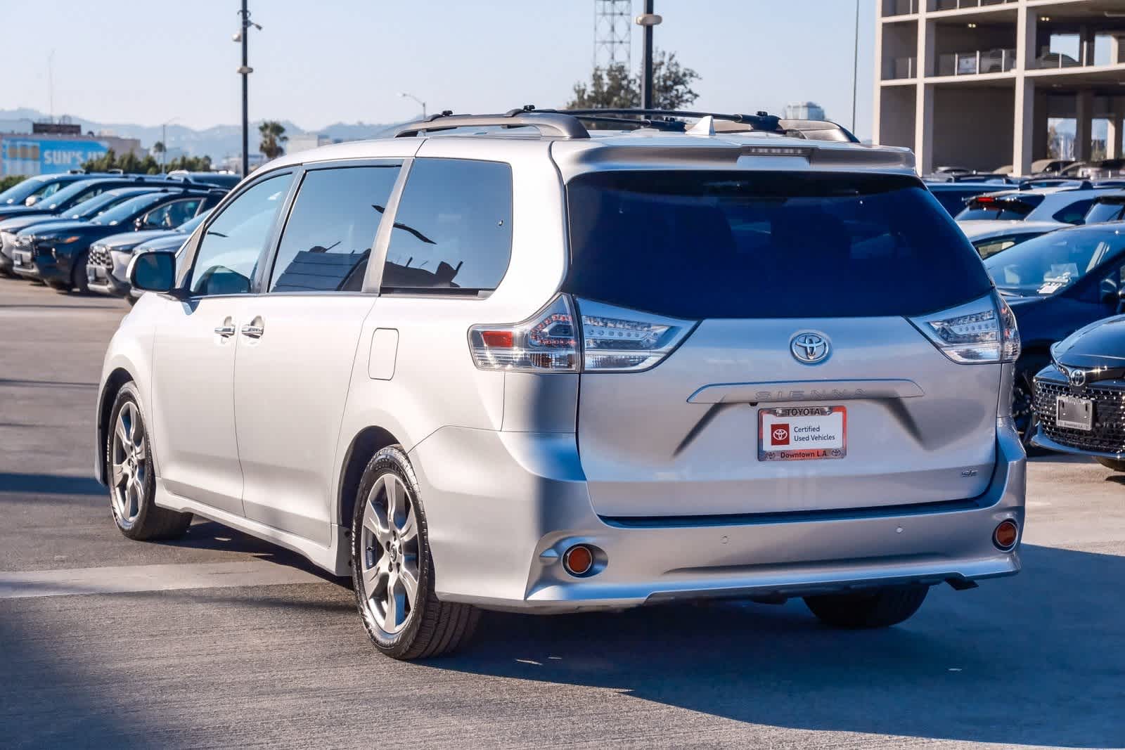 Thumbnail: 2019 Toyota Sienna - 6