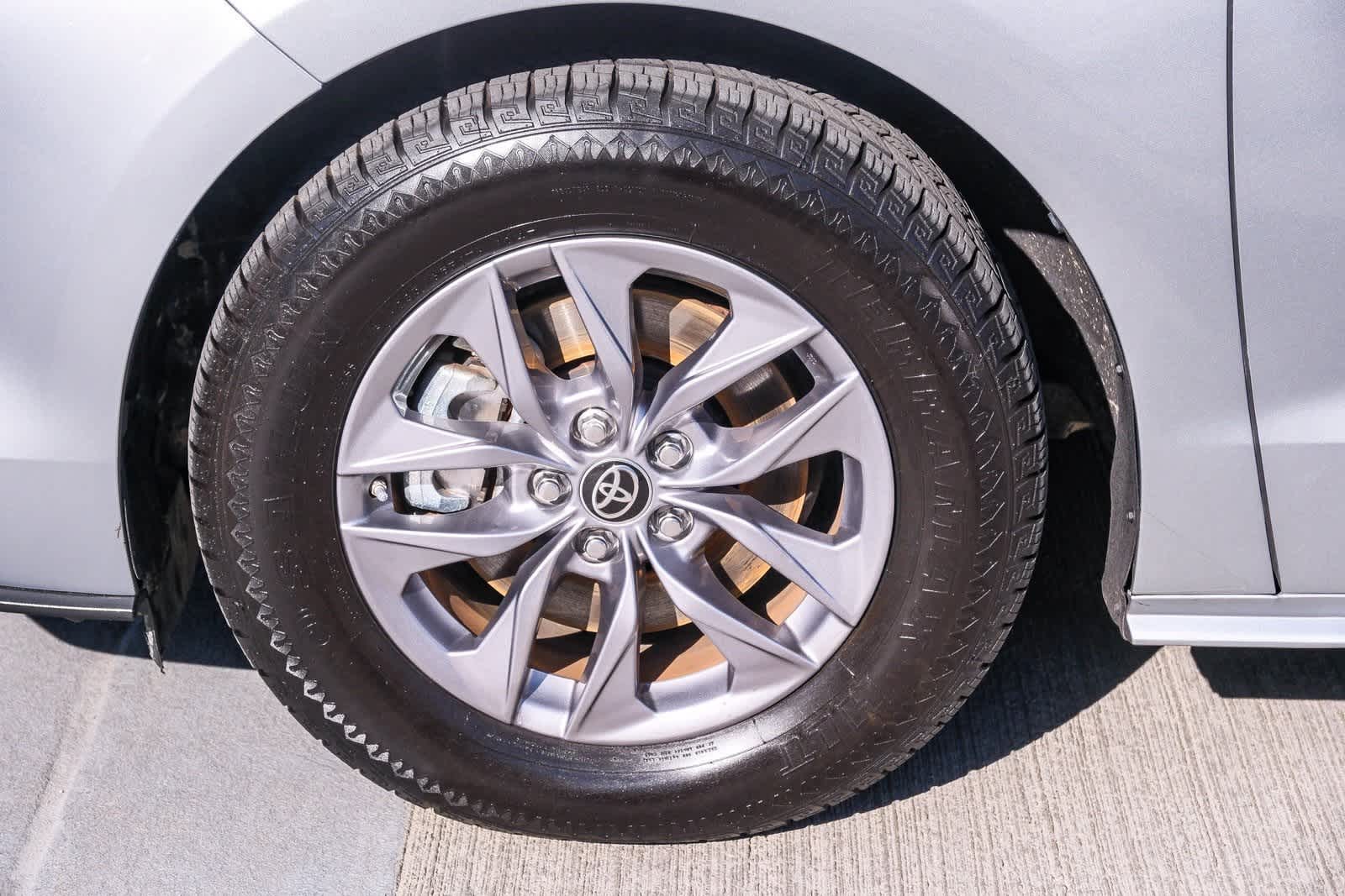 Thumbnail: 2022 Toyota Sienna - 10